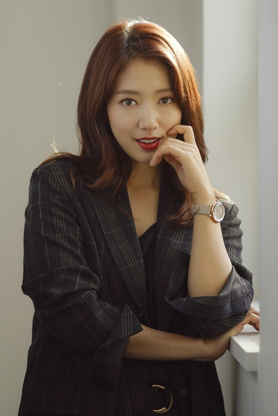 지난 2일 개봉한 영화 '침묵'에서 최희정 변호사 역을 맡은 배우 박신혜 (사진=솔트엔터테인먼트 제공)