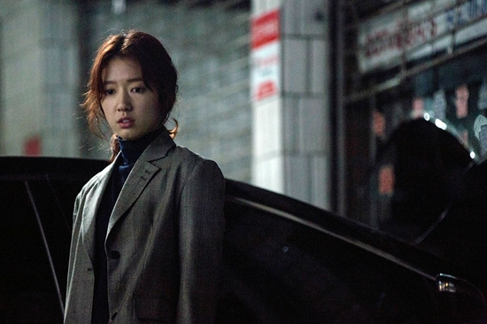'침묵'의 최희정은 정의롭고 자신만의 신념을 가졌지만 워낙 파급력이 큰 사건을 맡았다는 부담감에 조금은 위축되고 흔들리는 인물이다. (사진=CJ엔터테인먼트 제공)
