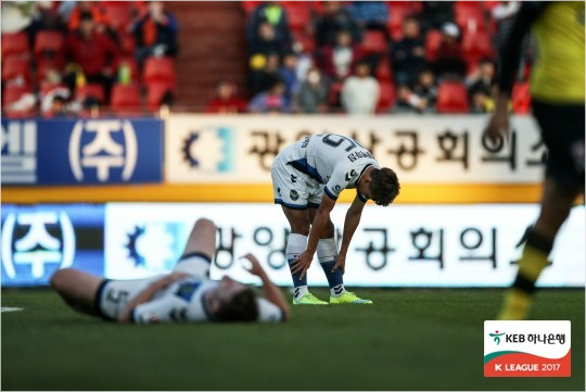 9위 인천은 핵심자원인 웨슬리와 부노자 없이 치러야 하는 상주와 38라운드 홈 경기에서 1부리그 잔류를 위한 치열한 승부를 벌인다.(사진=한국프로축구연맹 제공)