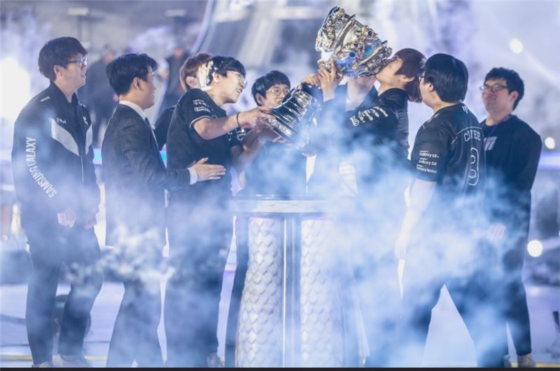 2017년 롤드컵에서 우승을 차지한 삼성 갤럭시(사진=라이엇게임즈 제공).