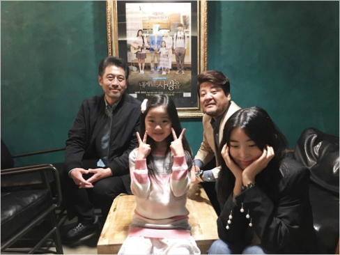 (좌측부터) 영화 '내게 남은 사랑을'의 배우 이윤권, 아역배우 이예원, 배우 성지루, 권소현. (사진=CBS시네마 제공)