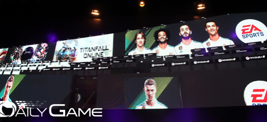 300부스 전체를 시연장으로 꾸몄다