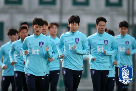 영국 출신 축구 칼럼니스트 존 듀어든은 손흥민을 현재 활약하는 아시아 출신 축구선수 가운데 가장 뛰어난 선수로 꼽았다.(사진=대한축구협회 제공)
