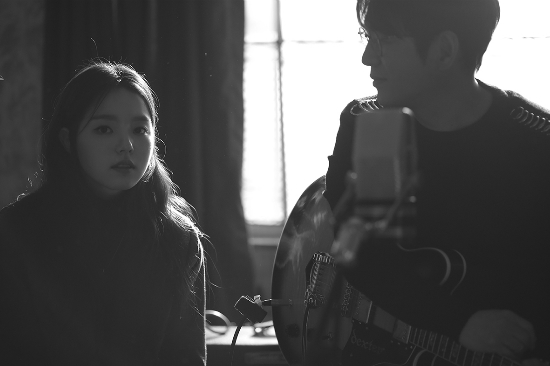 민서와 신승훈(사진=도로시컴퍼니 제공)