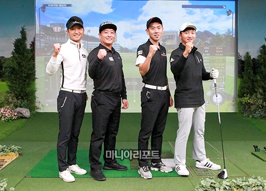 2017 정관장MALL GTOUR 정규투어 6차대회 최종라운드를 앞두고 챔피언조 선수들이 화이팅하며 포즈를 취하는 모습. 사진_손진현(대전)