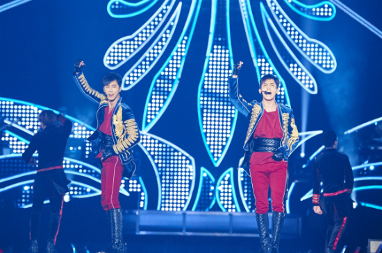 그룹 동방신기가 11일 일본 삿포로돔에서 열창하고 있다. (사진=에스엠엔터테인먼트 제공)