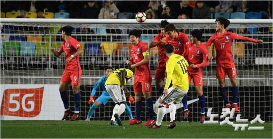 하메스 로드리게스의 프리킥 장면. (이한형 기자)