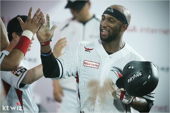 14일 kt와 재계약한 외국인 타자 멜 로하스 주니어.(자료사진=kt)