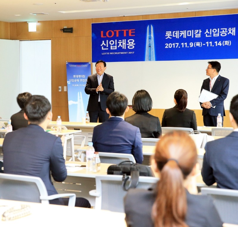 신동빈회장, 롯데케미칼 채용현장 방문 (사진=롯데그룹)