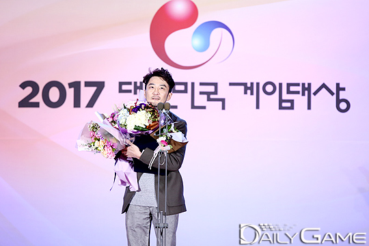 [이슈] 펍지 김창한 대표 "17년만에 '배틀그라운드'로 받은 대상 영광"