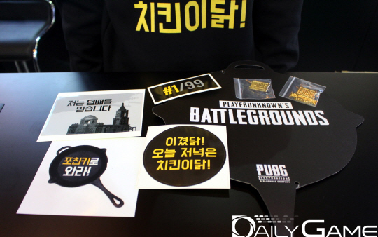 부스에 방문해 간단한 이벤트에 감가하면 여러 상품을 얻을 수 있다.