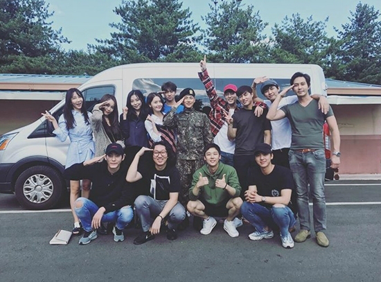 '왕은 사랑한다' 배우들은 지난 9월 군 복무 중인 임시완 면회를 갔다. (사진=홍종현 인스타그램)