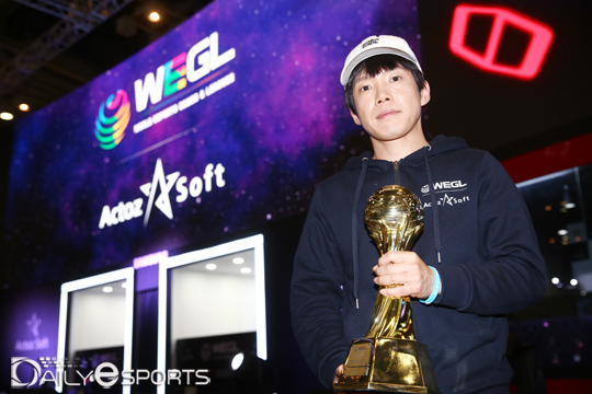 철권7 종목에서 우승을 차지한 '쿠단스' 손병문.