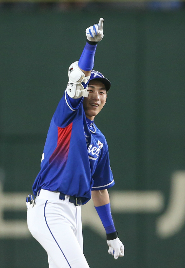 '이 세리머니를 다시 볼 수 있을까?' 지난 16일 일본 도쿄돔에서 열린 일본과 '아시아프로야구챔피언십 2017' 개막전에서 이정후가 2타점 2루타를 터트린 뒤 환호하는 모습. (사진=KBO 제공)