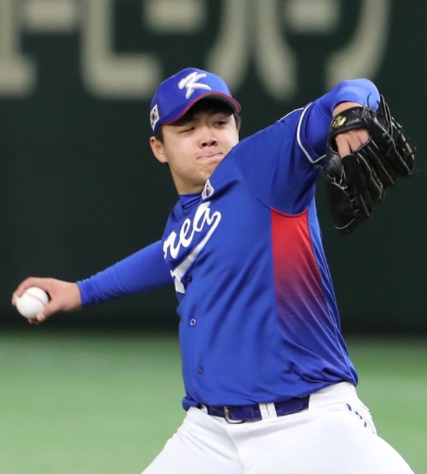 2017 아시아프로야구챔피언십(APBC) 한국 대 일본의 1차전 경기에서 장현식이 역투하고 있다.(사진=newsis).