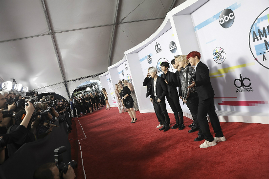 방탄소년단, 'AMAs' 레드카펫 입성…현지 유력 매체 관심