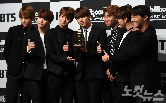 지난 5월 29일, 서울 소공동 롯데호텔에서 ‘2017 빌보드 뮤직 어워드 톱 소셜 아티스트’ 부문 수상 기념 기자간담회를 연 방탄소년단(자료사진/황진환 기자)