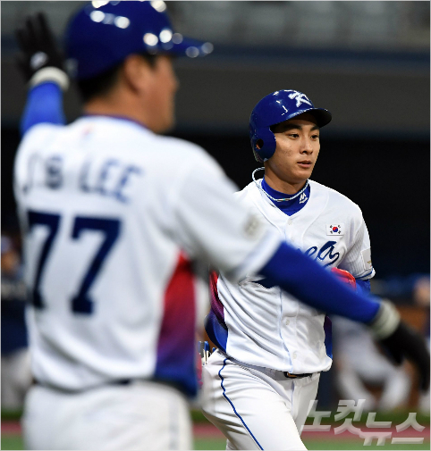 아시아프로야구챔피언십(APBC) 2017 대표팀 이정후(사진 오른쪽)와 그의 부친 이종범 코치 (사진=노컷뉴스)
