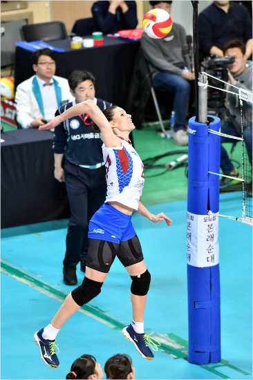 이바나는 어깨 부상에도 코트에서 자신의 역할을 완벽히 소화하는 '에이스'의 숙명을 충실하게 수행했다.(사진=한국배구연맹 제공)