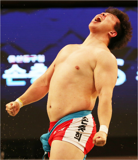 씨름 손충희, 최성환 전관왕 저지 '3년 만의 장사'