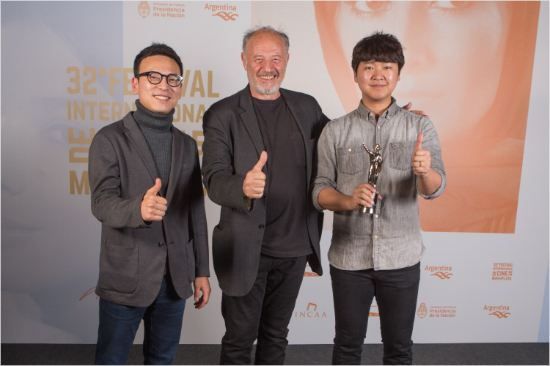 (왼쪽부터) 장우진 PD, Edouard waintrop 심사위원장, 김대환 감독. (사진=마르델플라타국제영화제 공식홈페이지)