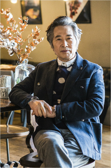 영화 '반드시 잡는다'에서 연쇄살인범을 쫓는 동네 터줏대감 노인 심덕수 역을 연기한 배우 백윤식. (사진=NEW 제공)