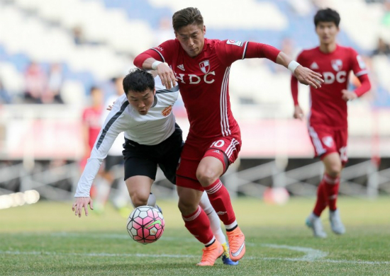 부산 아이파크 공격수 최승인이 29일 부산구덕운동장에서 열리는 울산 현대와 '2017 KEB하나은행 FA컵' 결승 1차전에서 골 사냥에 나설 예정이다. (사진=부산 아이파크 제공)