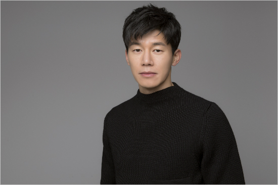 영화 '기억의 밤'에서 납치당했다가 돌아온 후 달라진 형 진석을 연기한 배우 김무열. (사진=메가박스(주)플러스엠, 키위컴퍼니 제공)