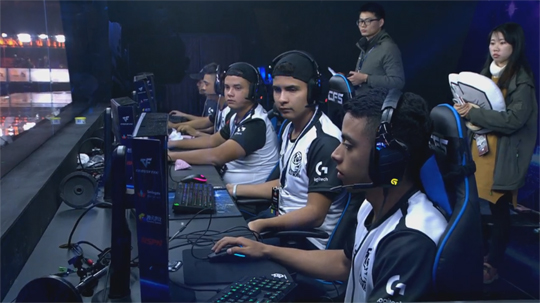 대회 2일차를 기약하게 된 코와이.(사진=CFS 중계 캡처)