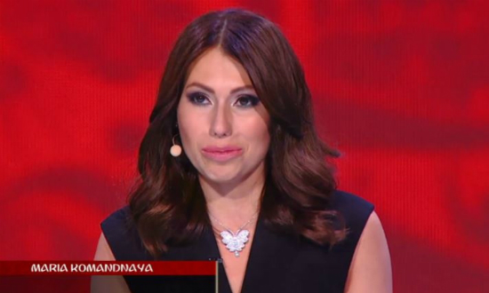 1일 러시아 크렘린궁에서 열린 '2018 러시아 월드컵 조 추첨' 행사 진행자로 나선 러시아의 체육기자 마리야 코만드나야시. (사진=SBS 중계화면 캡처)