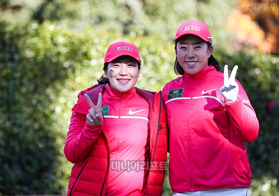 [포토] 승리의 브이 날리는 김지현2와 김해림