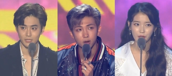 2일 열린 2017 멜론뮤직어워드에서 엑소가 올해의 아티스트상을, 방탄소년단이 올해의 베스트송상을, 아이유가 올해의 앨범상을 탔다. 왼쪽부터 엑소 리더 수호, 방탄소년단 리더 RM, 아이유 (사진='2017 멜론뮤직어워드' 캡처)