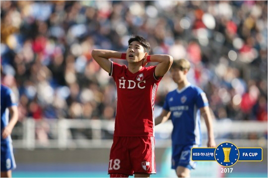 2017년 K리그 클래식과 FA컵 우승이라는 두 마리 토끼를 모두 잡을 수 있었던 부산 아이파크지만 끝내 어느 것도 얻지 못했다.(사진=대한축구협회 제공)