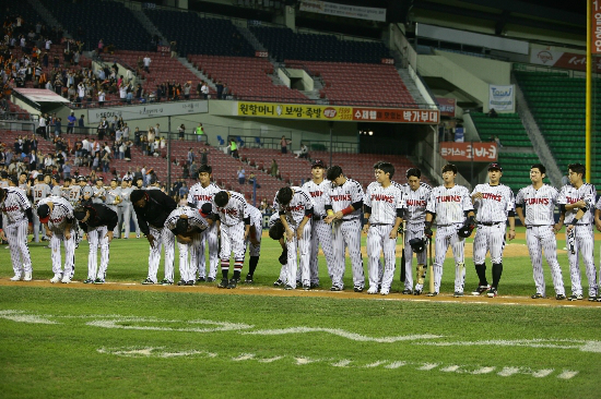 LG 트윈스의 리빌딩은 고개를 숙였던 지난해와 다른 결과를 만들어낼까? (사진=LG 제공)