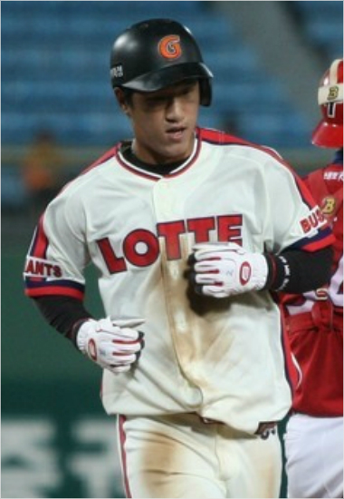 두산에서 이적해온 민병헌의 보상 선수로 뽑힌 롯데 외야수 백민기.(자료사진=롯데)