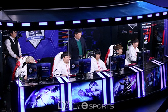 락스, 강현종 감독-선수 6명과 재계약…신혁 코치는 결별