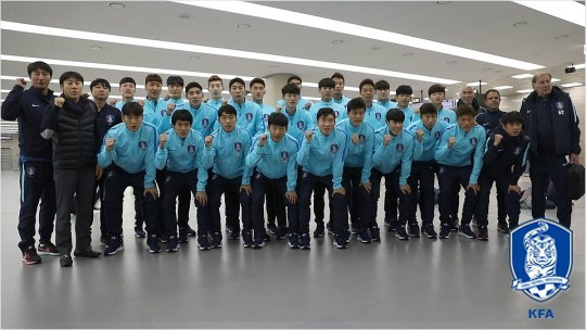 신태용 감독이 이끄는 축구대표팀이 김해공항을 떠나 일본 나리타 공항에 내렸다. (사진=대한축구협회 제공)