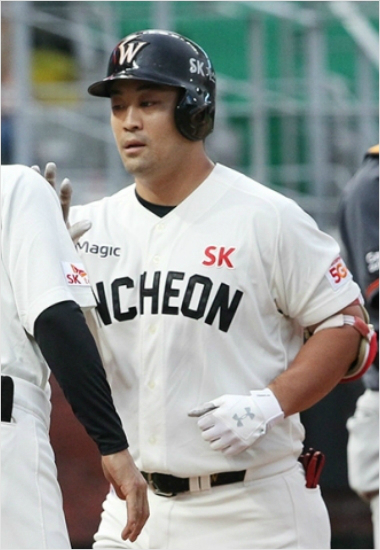 7일 SK와 4년 총액 29억 원에 계약한 외야수 정의윤.(자료사진=SK)