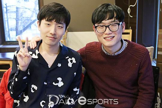 속기사 김태웅씨(왼쪽)과 이형렬씨.