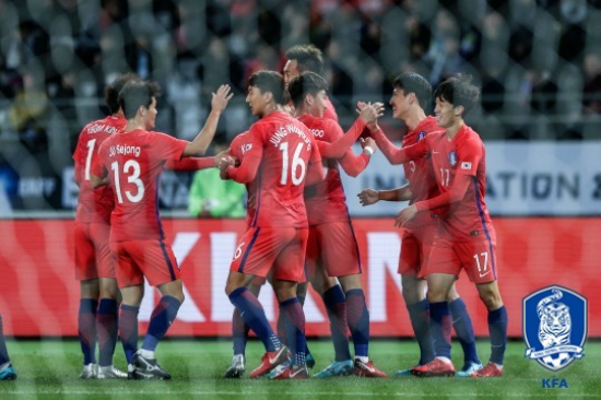 한국 축구대표팀이 9일 일본 도쿄 아지노모토 스타디움에서 열린 E-1 챔피언십 중국과 1차전에서 전반 19분 이재성의 동점골이 터진 뒤 기뻐하고 있다. (사진=대한축구협회 제공)