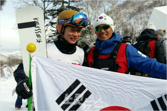 한국 스노보드 간판 이상호(왼쪽)와 선구자 역할을 해낸 이상헌 대표팀 감독.(자료사진=노컷뉴스DB)