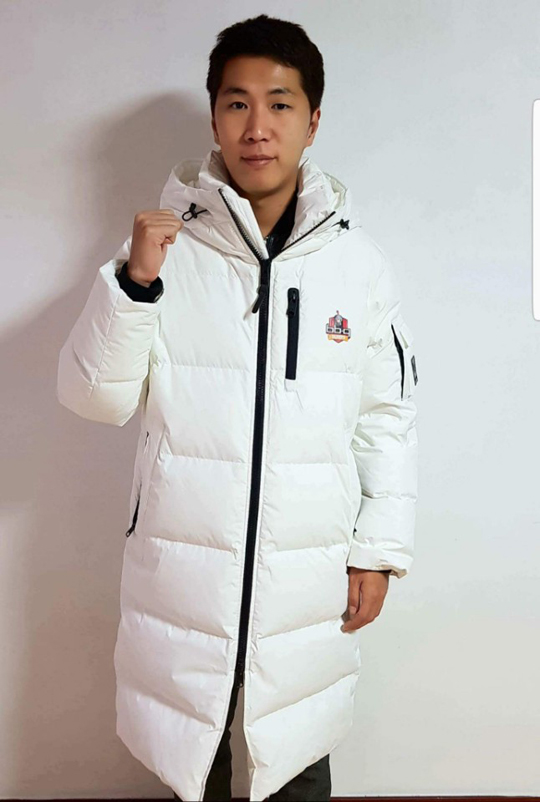 bbq 올리버스에 합류한 신혁 코치. (사진=bbq 공식 페이스북 발췌)