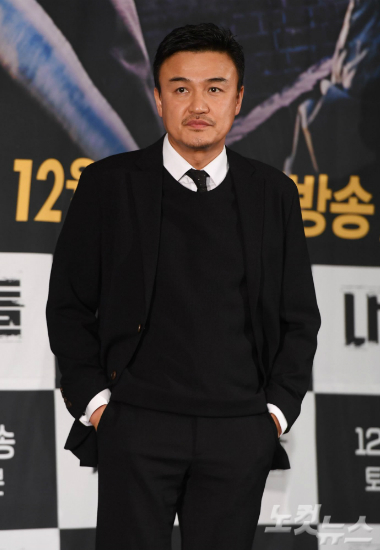 배우 박중훈이 11일 오후 서울 여의도 콘래드호텔에서 열린 OCN드라마 ‘나쁜녀석들 : 악의도시’ 제작발표회에 참석해 포토타임을 갖고 있다. (사진=황진환 기자)