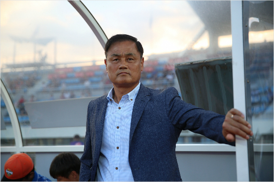 K리그 챌린지 부산 아이파크는 최윤겸 전 강원 감독을 공식 선임하며 2018시즌의 준비를 시작했다.(사진=부산 아이파크 제공)