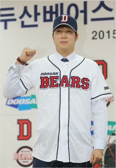 2014시즌 뒤 롯데를 떠나 두산 유니폼을 입은 좌완 장원준.(자료사진=두산)
