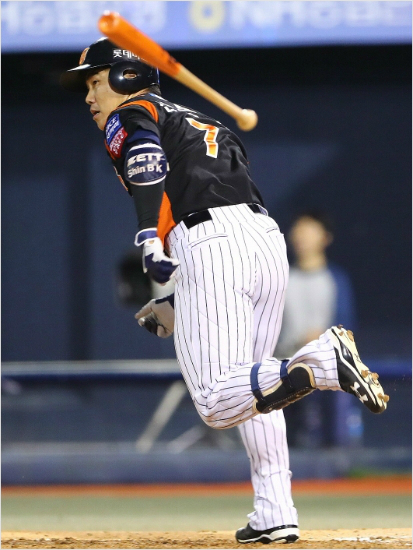 올해 KBO 사랑의 골든글러브상을 받는 롯데 신본기.(자료사진=롯데)