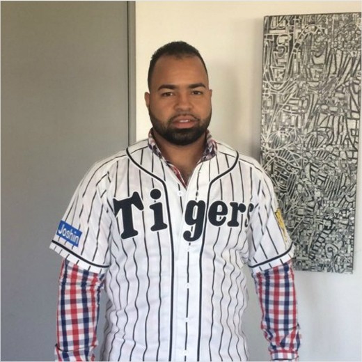 '이전 한신 로사리오' 올해 한화에서 뛴 윌린 로사리오가 한화 유니폼을 입고 13일 자신의 트위터에 올린 사진.