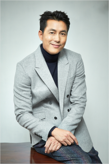 영화 '강철비'에서 북한 1호를 데리고 남한으로 피신한 북한 최정예요원 엄철우 역의 배우 정우성. (사진=NEW 제공)