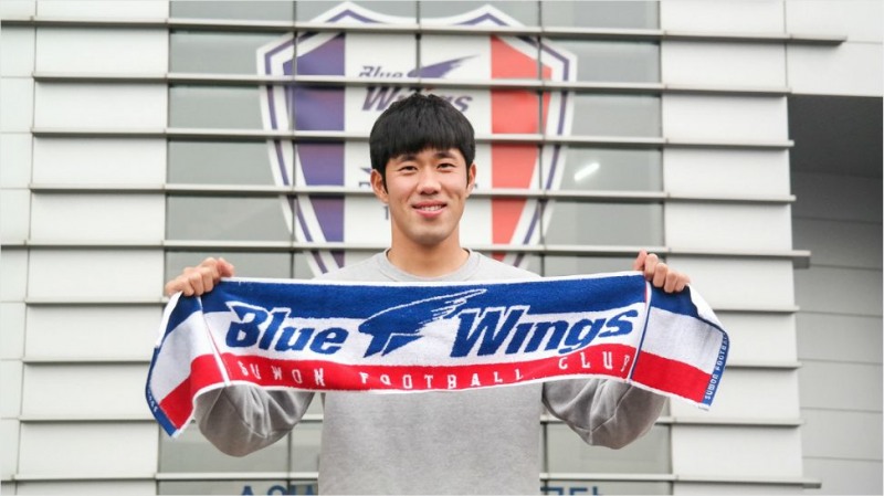 일본에서 한국으로 돌아온 박형진. (사진=수원 삼성 제공)