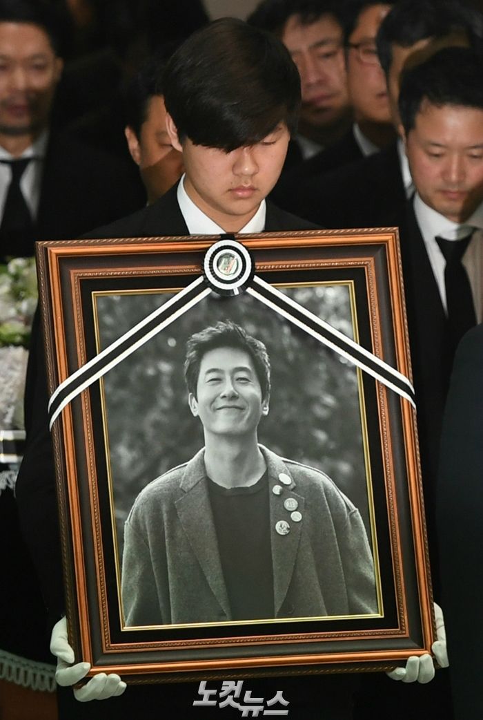 지난달 2일, 배우 故 김주혁 발인이 서울 송파구 현대아산병원 장례식장에서 엄수되고 있다. (사진=이한형 기자)